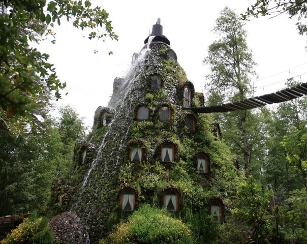 Отель "Волшебная Гора" (La Montaña Magica), Национальный заповедник Уило-Уило, Чили.