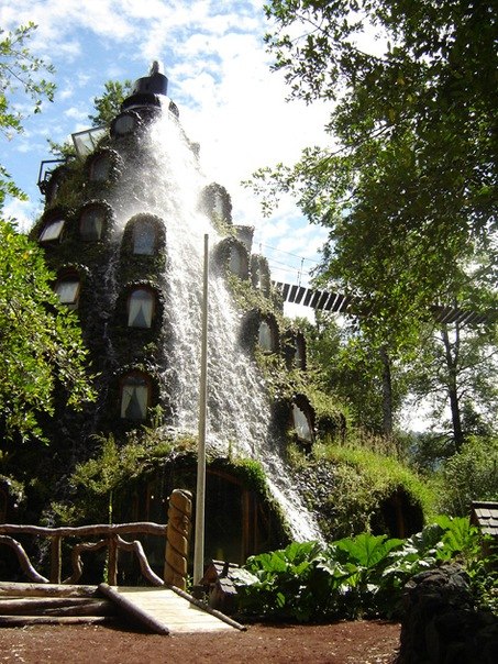 Отель "Волшебная Гора" (La Montaña Magica), Национальный заповедник Уило-Уило, Чили.