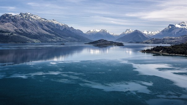 Уакатипу — озеро на острове Южный в Новой Зеландии.