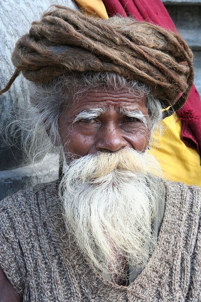 Непальский садху с волосами, заплетёнными в дредлоки.