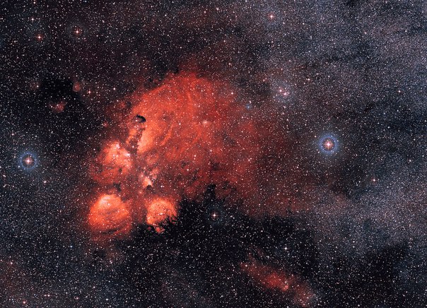 NGC 6334 или Кошачья лапа — эмиссионная туманность в созвездии Скорпиона.