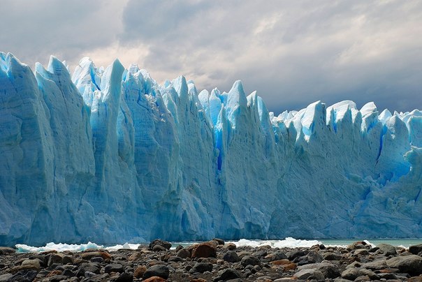 Перито-Морено — ледник, расположенный в национальном парке Лос-Гласиарес, на юго-востоке аргентинской провинции Санта-Крус. Является одним из наиболее интересных туристических объектов в аргентинской части Патагонии.