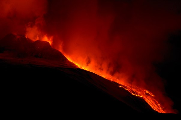 Этна — действующий стратовулкан, расположенный на восточном побережье Сицилии, недалеко от городов Мессины и Катании. Это наиболее высокий действующий вулкан в Европе. Сейчас высота Этны составляет 3329 м над уровнем моря.