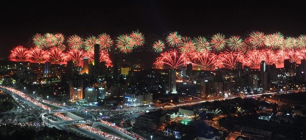 Невероятный по масштабам фейерверк в Кувейте