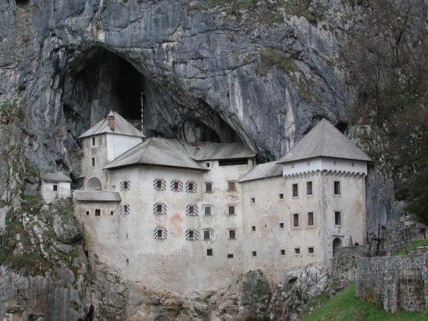 Предъямский замок - один из самых старых замков в Словении.
