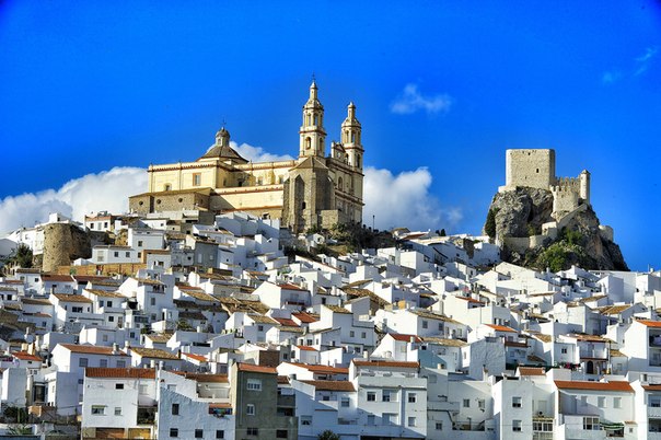 Олвера - белый город в Испании.