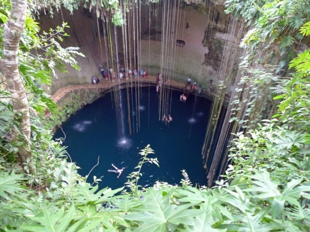 Шестерка самых живописных природных дыр в земле, заполненных водой.