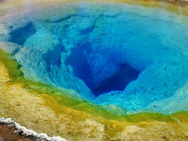 Шестерка самых живописных природных дыр в земле, заполненных водой.
