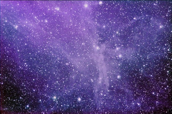 Отражательные туманности являются газово-пылевыми облаками, подсвечиваемые звёздами. Если звезда (звёзды) находятся в межзвёздном облаке или рядом с ним, но недостаточно горяча (горячи), чтобы ионизовать вокруг себя значительное количество межзвёздного водорода, то основным источником оптического излучения туманности оказывается свет звёзд, рассеиваемый межзвёздной пылью.