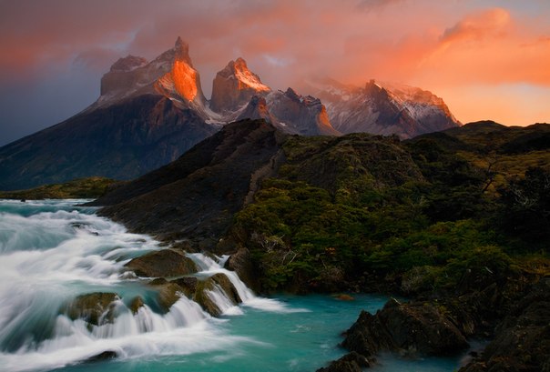 Рассвет в Национальном парке Торрес-дель-Пайне, Чили.