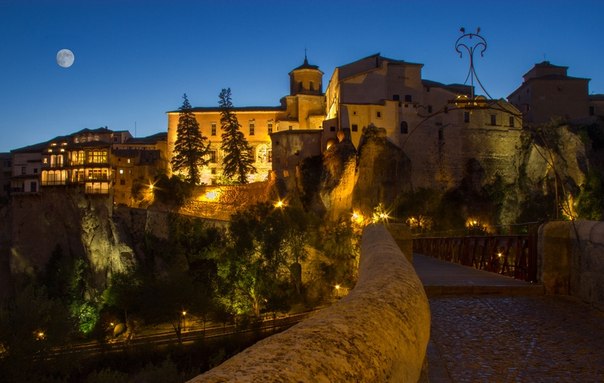 Куэнка — город в Испании (автономное сообщество Кастилия — Ла-Манча).