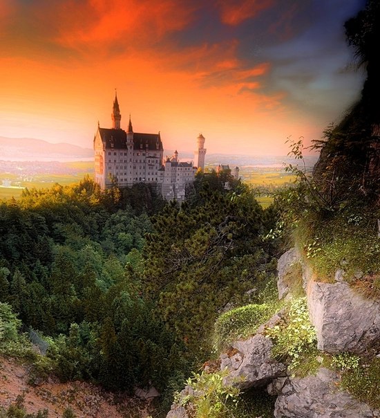 Замок Нойшванштайн — романтический замок баварского короля Людвига II около городка Фюссен и замка Хоэншвангау в юго-западной Баварии, недалеко от австрийской границы. Одно из самых популярных среди туристов мест на юге Германии.