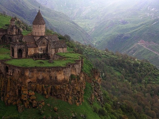 Монастырский комплекс "Татев", Армения.