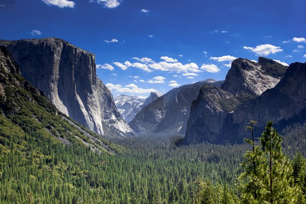 Йосемитская долина — всемирно известная живописная долина, ледникового происхождения в горах Сьерра-Невада ( Калифорния, США). Центральное место Национального парка Йосемити, привлекающее туристов со всего мира.