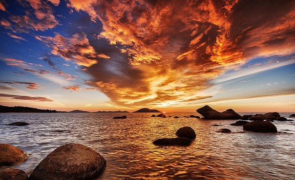 "Огненный" закат... Остров Калимантан (Борнео), Индонезия.