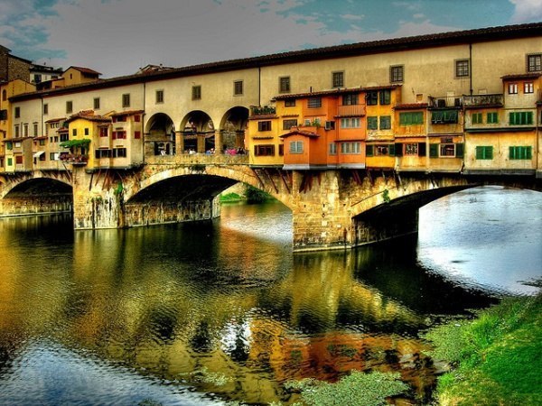 Жилой мост в Италии.