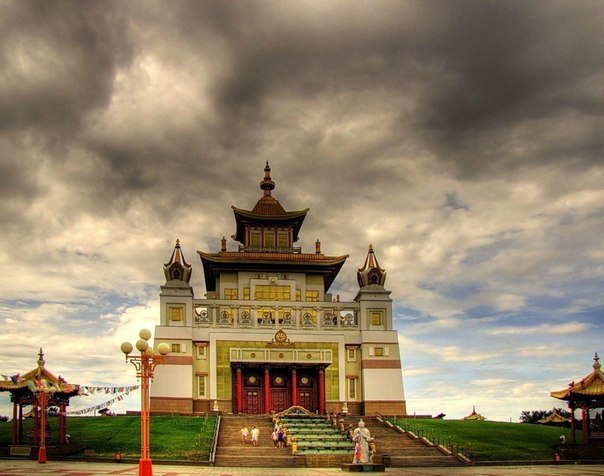 Буддийский храм "Золотая обитель Будды Шакьямуни", Элиста, Россия.