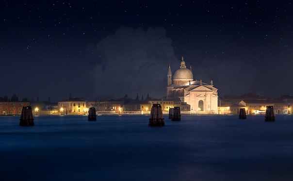 Венеция ночью, Италия.