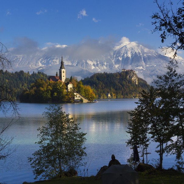 Бледское озеро — озеро в словенском регионе Крайна, у которого расположен курорт Блед.