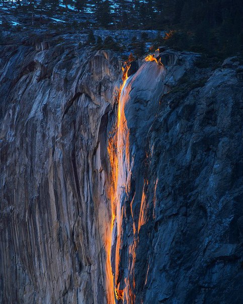 Огненный водопад Horsetail, Национальный парк Йосемити, США.