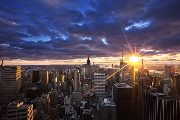 Рассвет в Нью-Йорке, США.