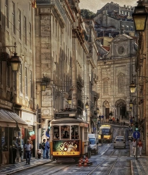 Лиссабон — самая западная столица континентальной Европы, Португалия.