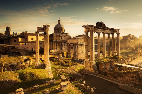 Римский форум  — форум (площадь) в центре Древнего Рима вместе с прилегающими зданиями.