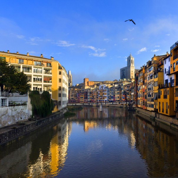 Жирона — город на северо-востоке Испании, в автономном сообществе Каталония.