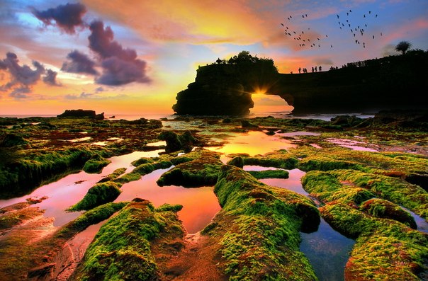 Закат на острове Бали, Индонезия.