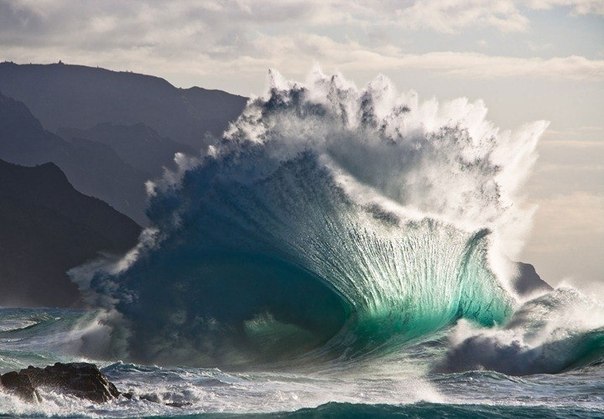 Огромная волна у побережья Коста-Рики.