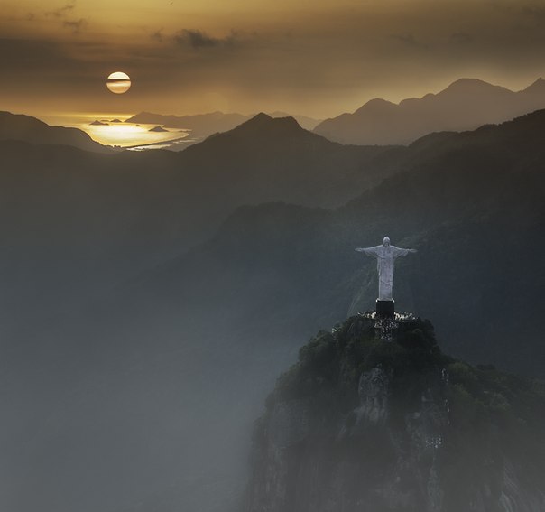 Статуя Христа-Искупителя, Рио-де-Жанейро, Бразилия.