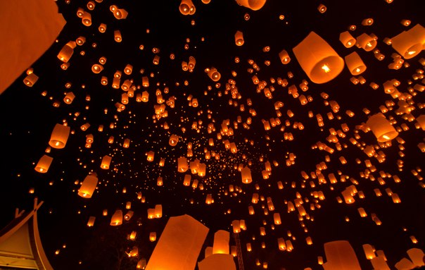 Фестиваль небесных фонариков в Таиланде.