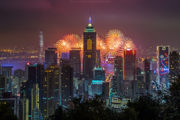 Новогодний фейерверк в Гонконге.