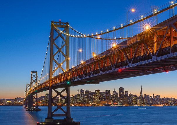 Мост между Сан-Франциско и Оклендом, США.