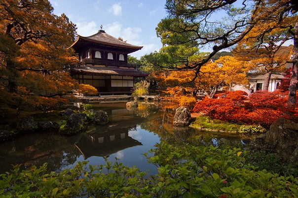 Гинкаку-дзи — буддийский храм в Киото, Япония, названный «Серебряным павильоном». Официальное название храма — Дзисё-дзи.