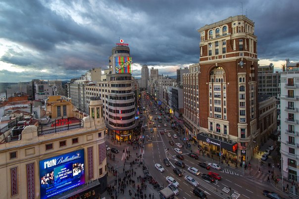 Гран-Виа — улица Мадрида, неофициально считающаяся главной улицей столицы Испании.