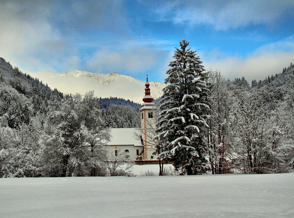 Церквушка в Словении.