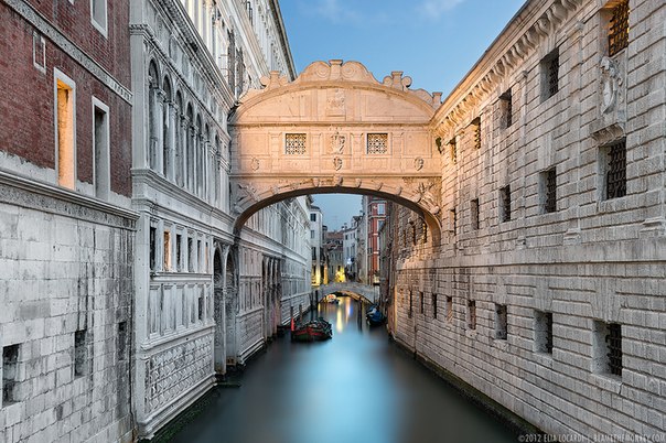 Мост Вздохов — название одного из мостов в городе Венеция через Дворцовый канал — Рио ди Палацио.