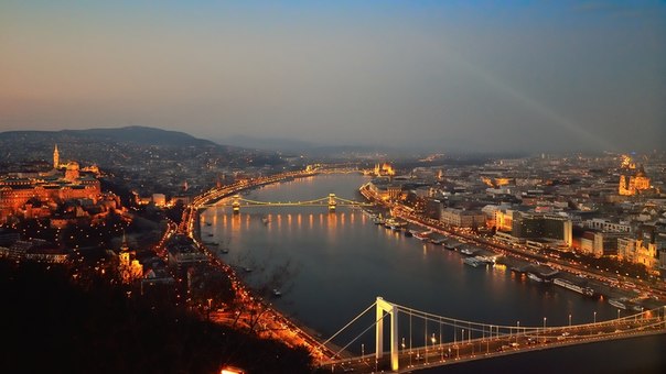 Будапешт  — столица Венгрии и самый крупный город страны.