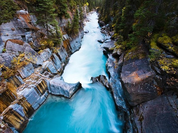 Водопад в Национальном парке Кутеней, Канада