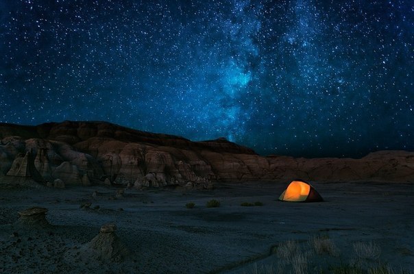 Отдых под звездами в высокогорной пустыне Нью-Мексико, США.