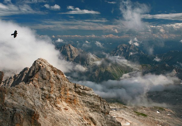 Высокий Тауэрн  — горный хребет в Австрии, в системе Центральных Восточных Альп.