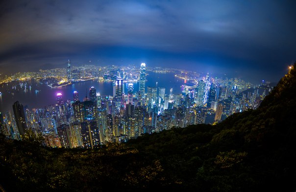 Классический вид на Гонконг.