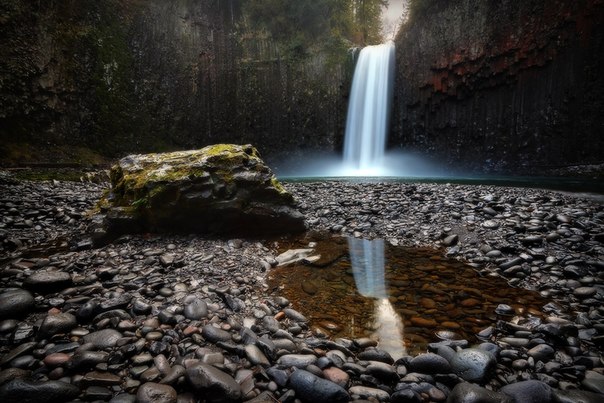 Водопад Abiqua, штат Орегон, США.