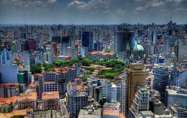 Сан-Паулу — город на юго-востоке Бразилии, столица одноимённого штата. Крупнейший город в Южном полушарии.
