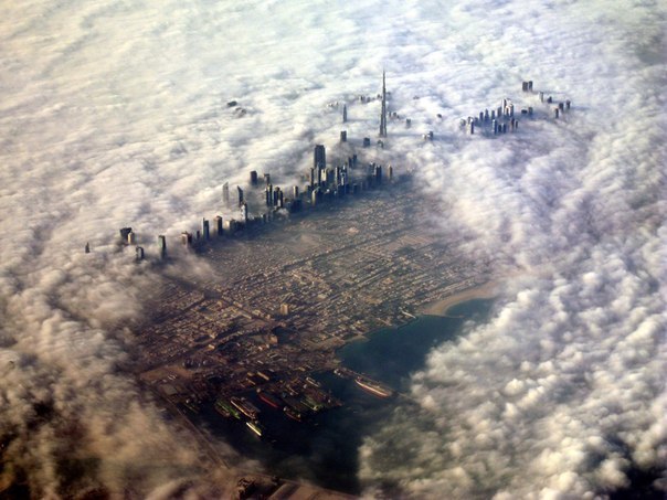 Дубай в облаках, ОАЭ.