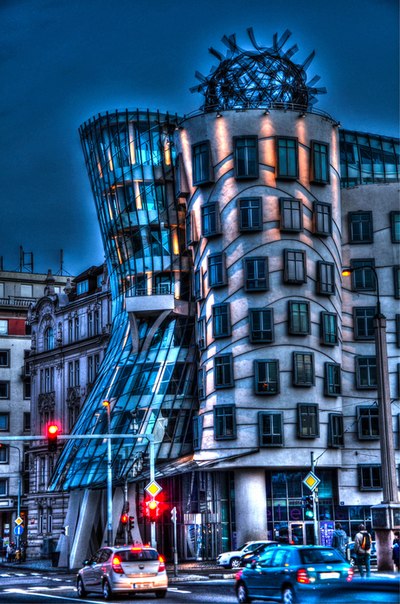 Танцующий дом — офисное здание в Праге в стиле деконструктивизма, состоит из двух цилиндрических башен: нормальной и деструктивной.