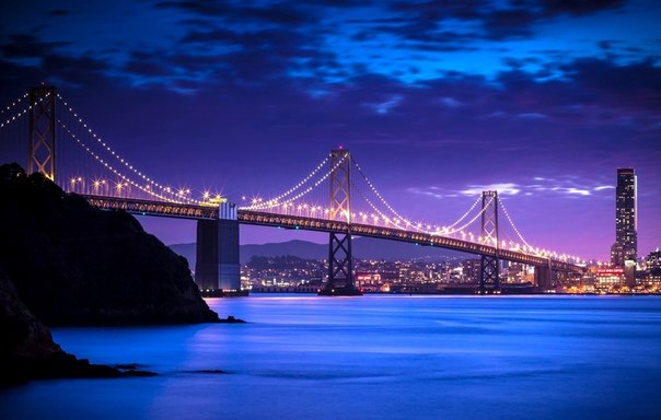 Мост из Сан-Франциско в Окленд, США.