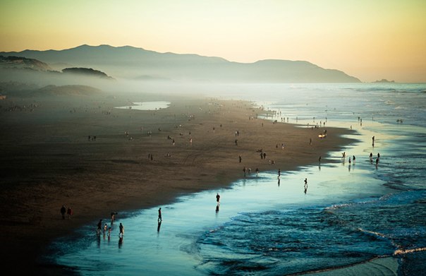 Утренний пляж Санта-Моники, Штат Калифорния, США.