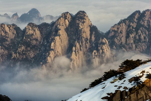 Хуаншань — горная гряда в провинции Аньхой в восточной части Китая.